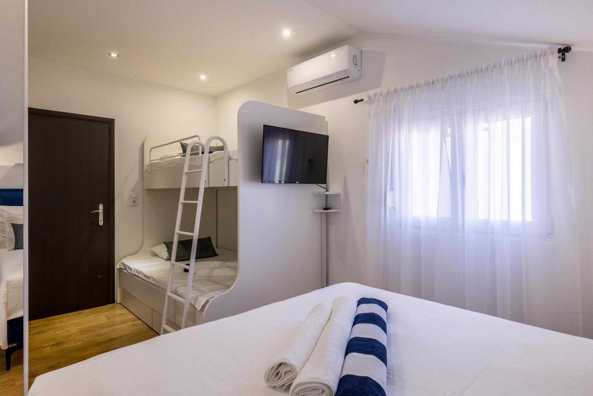 Sun Castle Holiday House Babic Kaštel Stari Zewnętrze zdjęcie