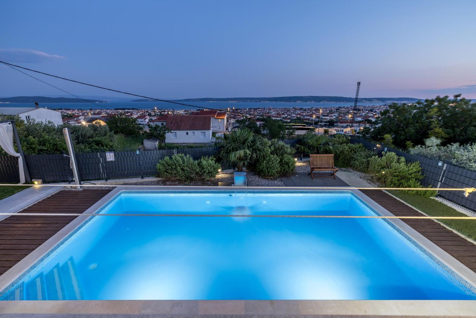 Sun Castle Holiday House Babic Kaštel Stari Zewnętrze zdjęcie